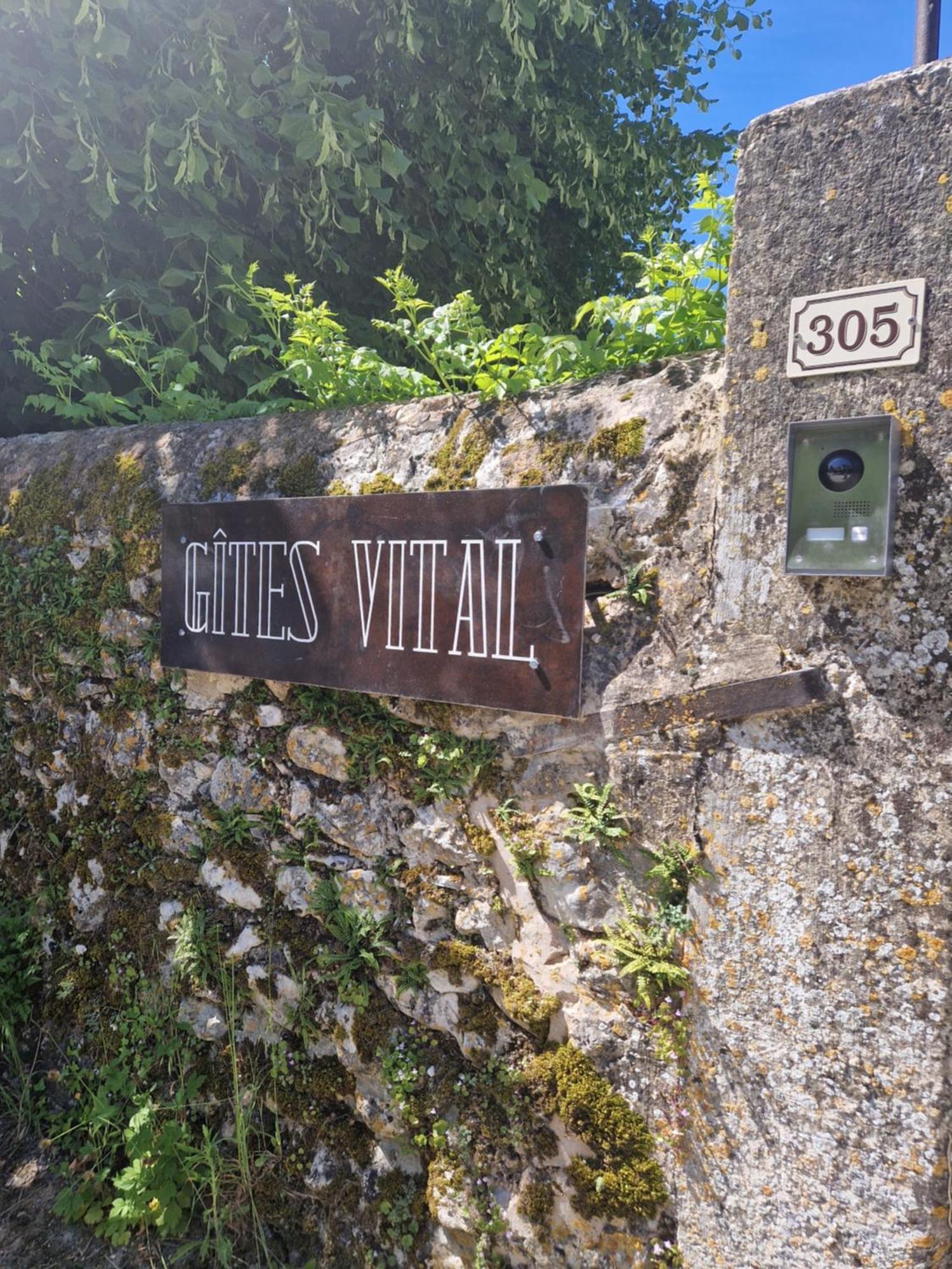 Gites De Charme - Gites Vital Peyrus Exterior foto